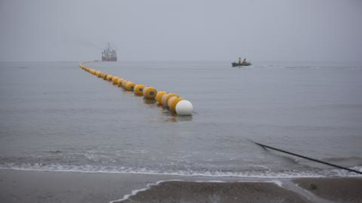 Content Dam Lw Online Articles 2016 01 Cinia Seacable Rostock Landing 0463