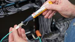 Fluke Networks' FiberLert Live Fiber Detector provides a simple way to investigate the performance of fibers and ports.