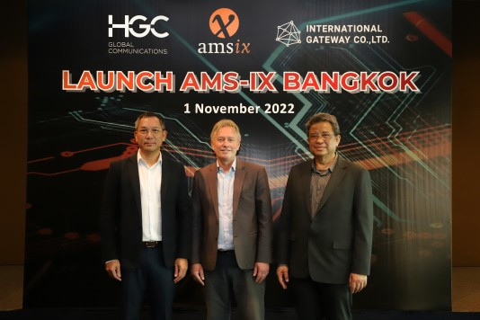 From left to right: Chirawat Mahawat (HGC), Onno Bos (AMS-IX), and Pichit Satapattayanont (IGC) gather for the launch of AMS-IX Bangkok.