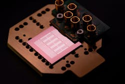 Photonically linked silicon spin qubits. Photonically linked silicon spin qubits.