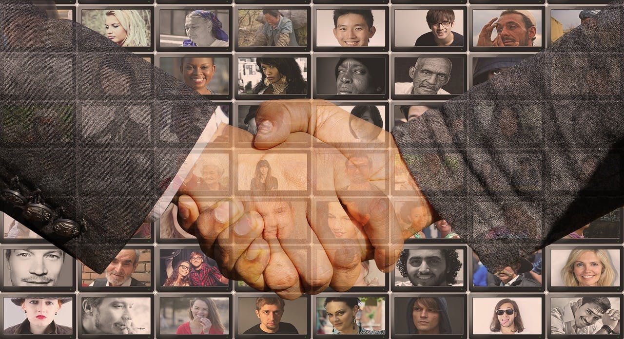 66301cacd60211000824c443 Handshake Geralt