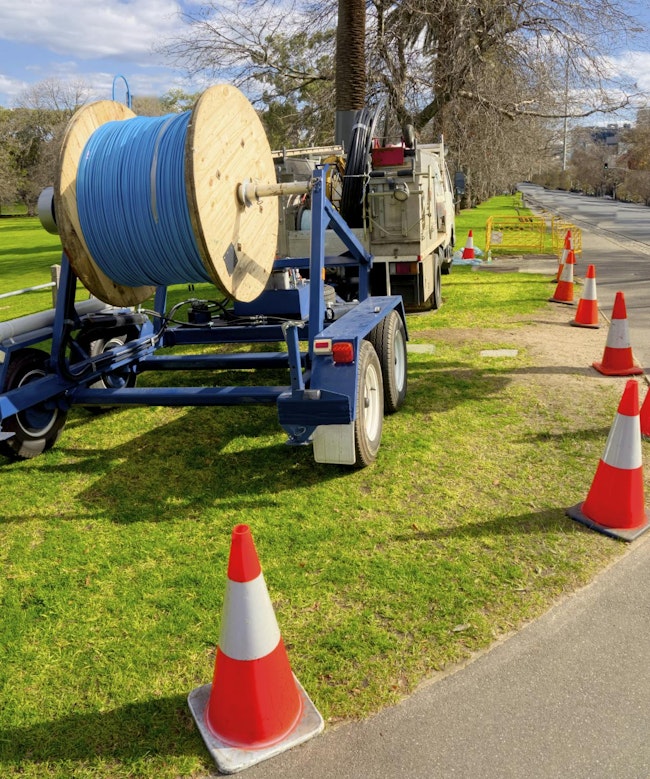 Competitive and logistical challenges in the broadband industry drive providers to reduce spending in Q1 2024.
