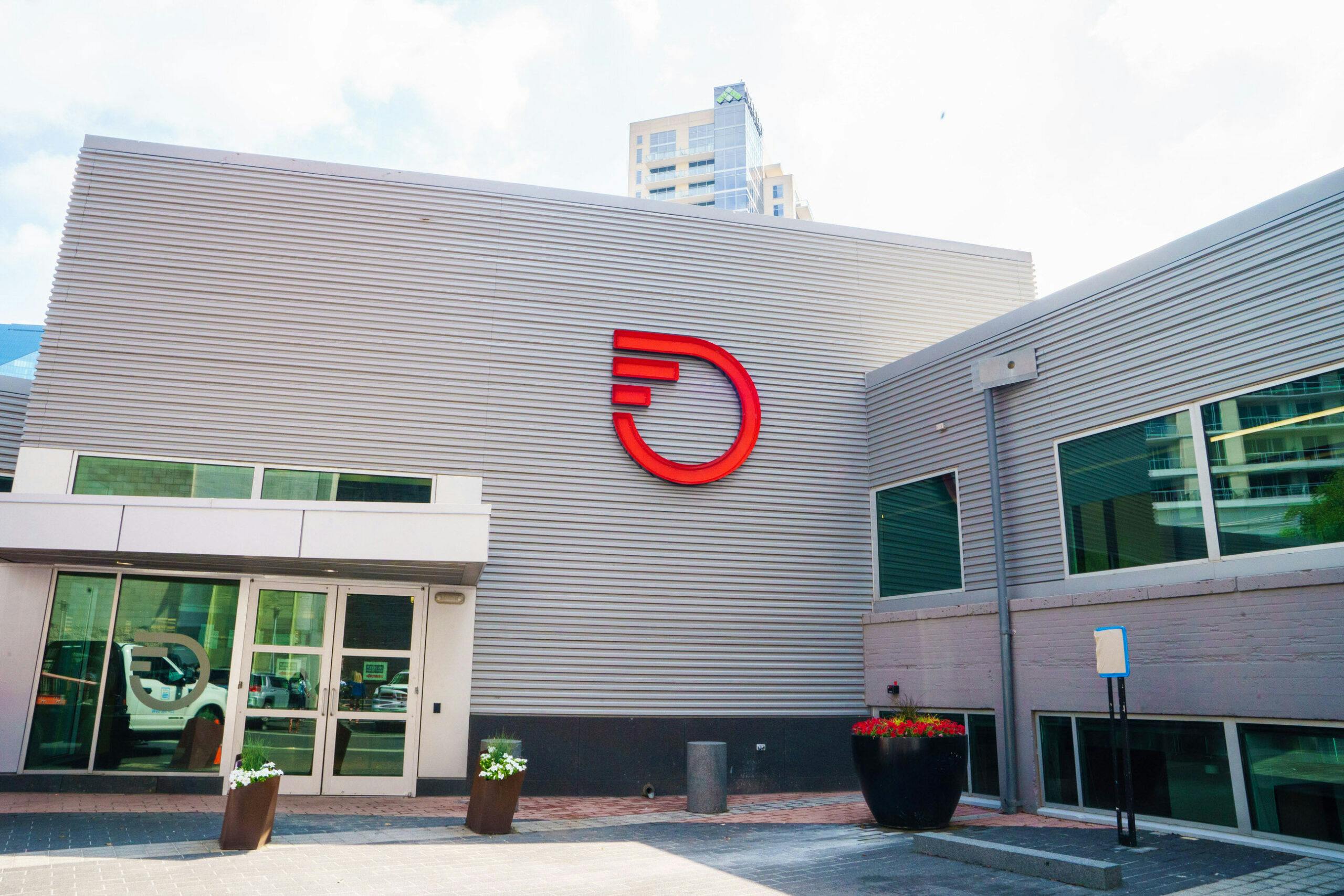 Frontier saw gains in consumer and business fiber services while the company's shareholders vote to approve Verizon's acquisition of the telco.