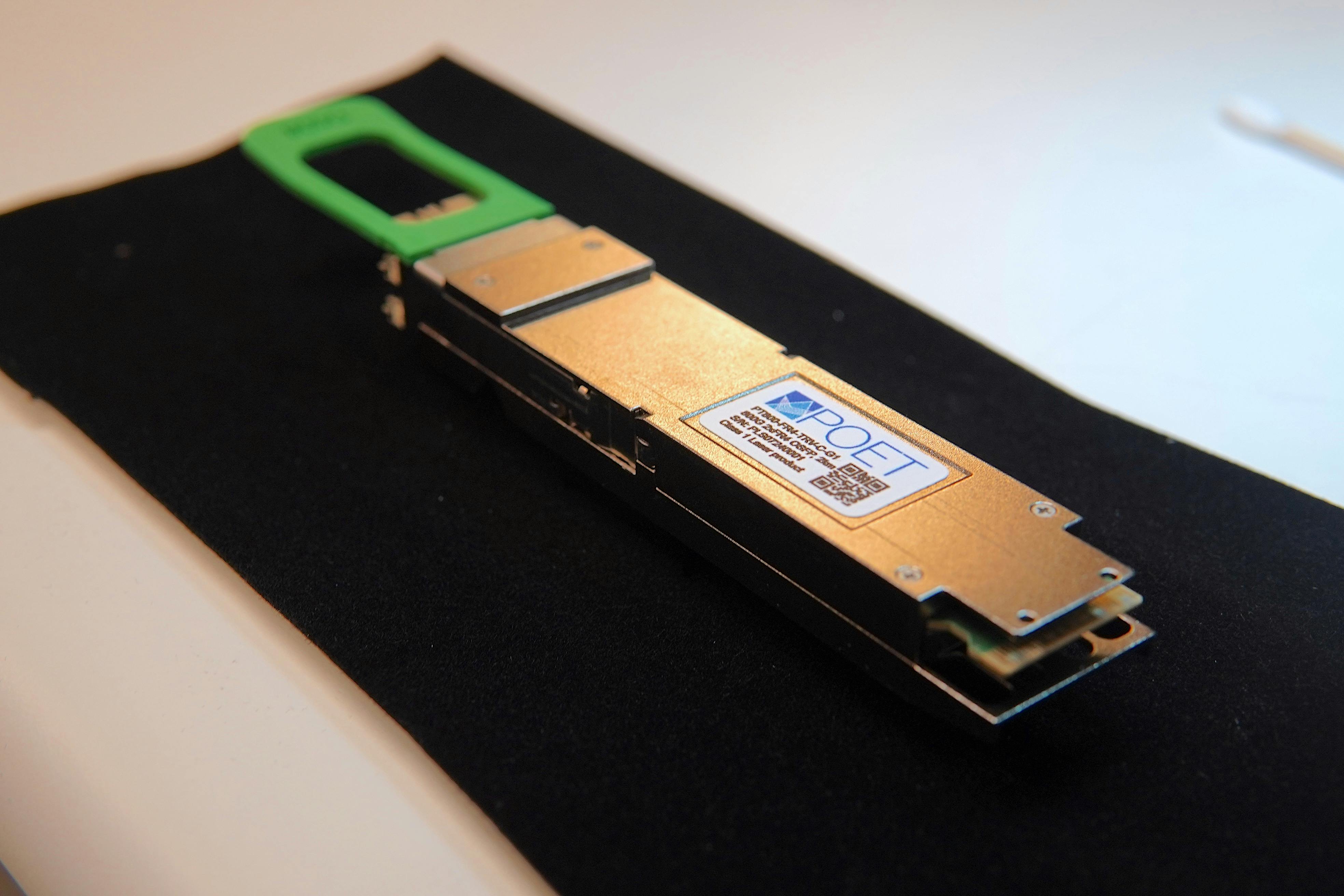 67bf79d9871d679e32b08873 Poetwavelightfrontangle