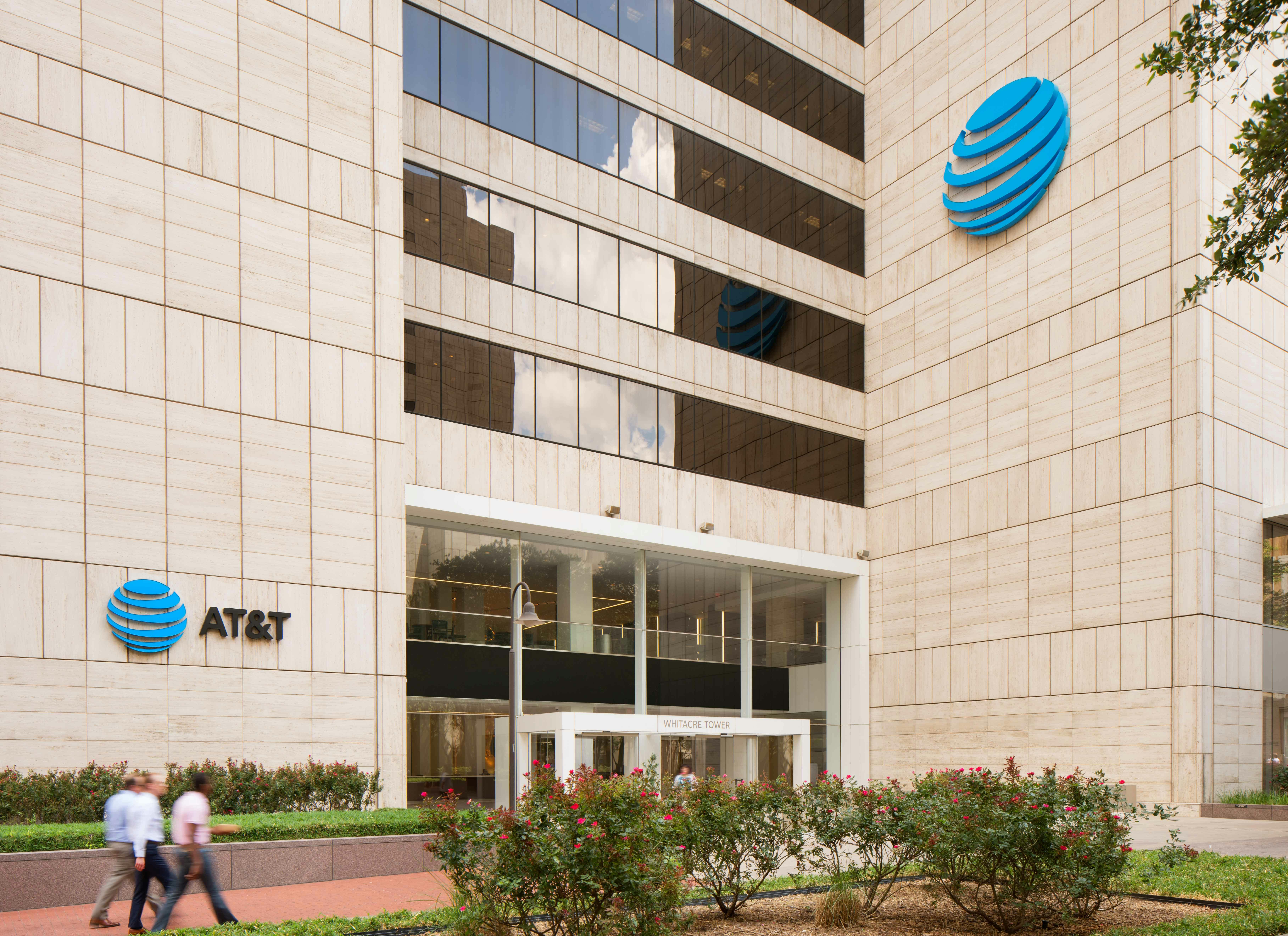 AT&T sets plan to reach 8M new fiber locations in 2026
